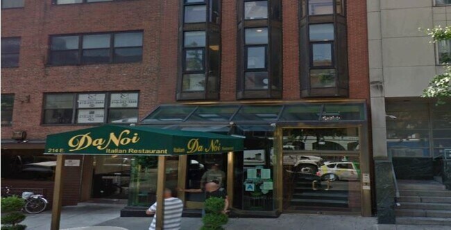 Foto del edificio - 214 E 49th St