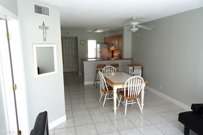 Building Photo - 2216 N Cypress Bend Dr