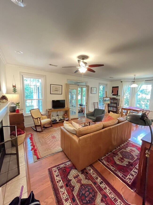 Foto del edificio - HISTORIC DOWNTOWN  3 bedroom 2.5 bath home