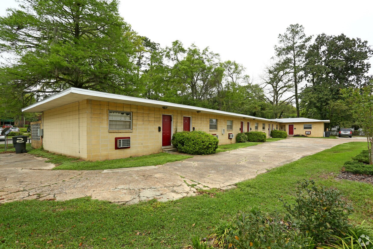 Primary Photo - 220 S Franklin Blvd
