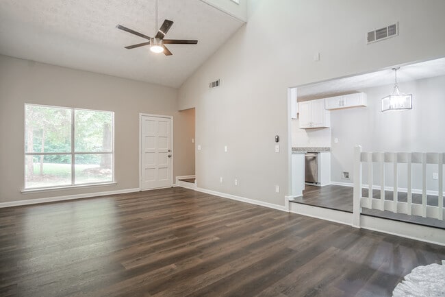 Building Photo - 3137 Glen Hollow Dr