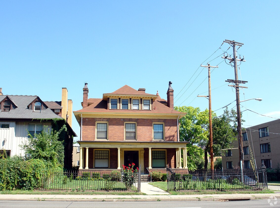 Building Photo - 5537 5th Ave