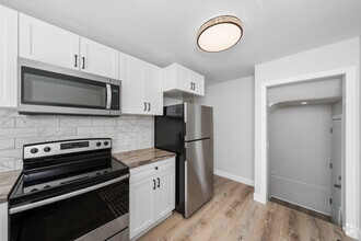 Building Photo - 961 Colborne Rd