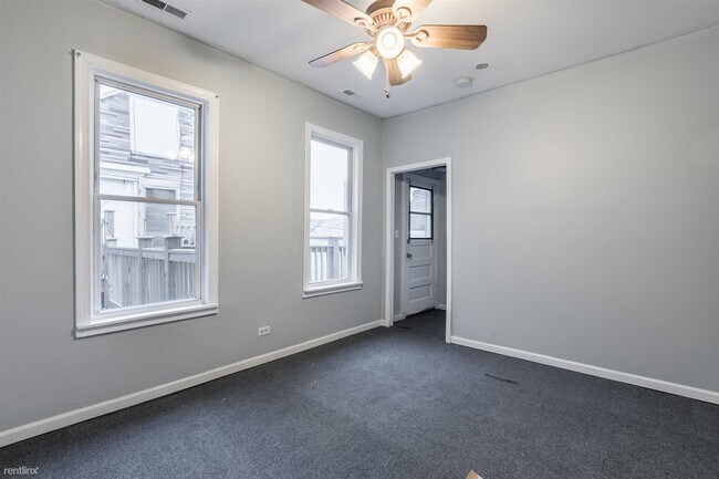 Building Photo - 615 W 18th St