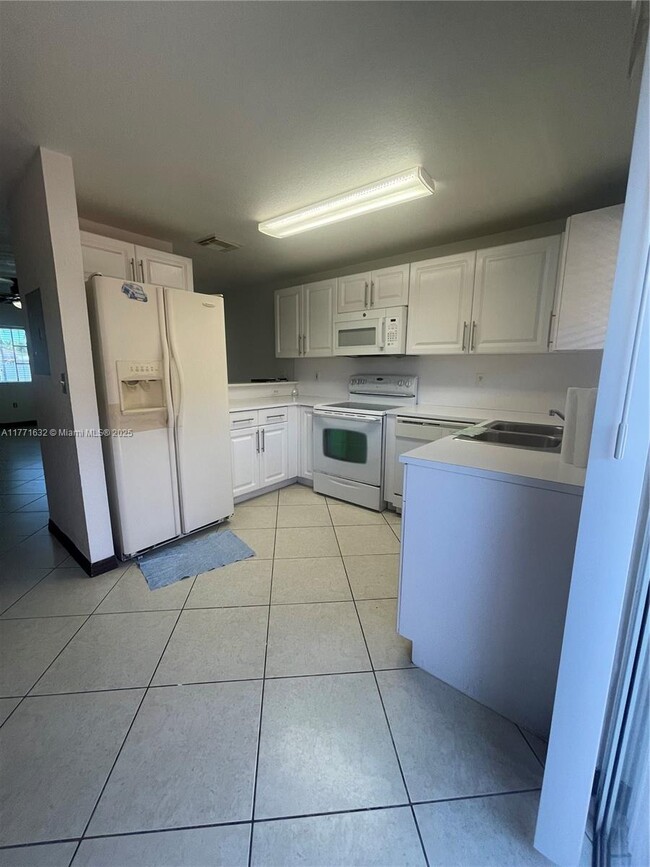 Building Photo - 3366 W 80th St