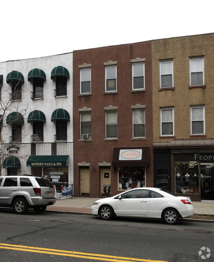 Building Photo - 730 Washington St