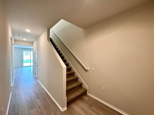 Foto del edificio - MOVE IN SPECIAL! $1000 off 1st month rent if you move in the month of January! Spacious 4 Bedroom...
