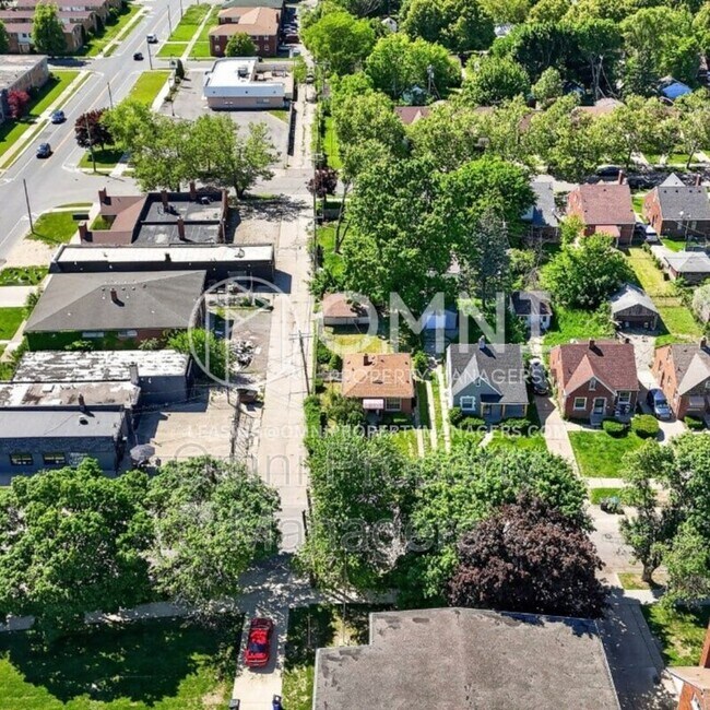 Building Photo - 11529 Roxbury St