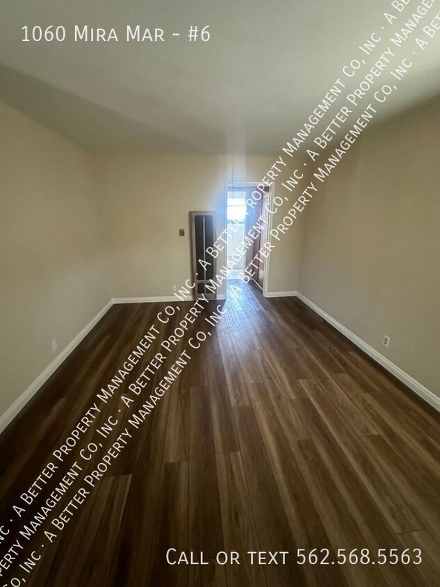 Foto principal - Upper Large One Bedroom w/NEW PLANK FLOORS...