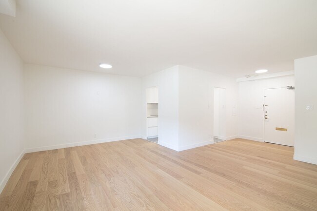 Building Photo - 4555 Av. Bonavista