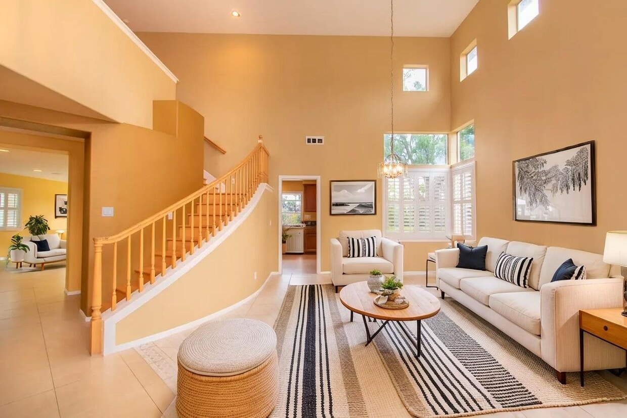 Primary Photo - Beautiful + Spacious 4 bedroom/3 bath/3 Ca...