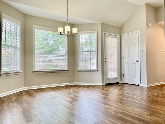 Building Photo - 1492 Howling Dr