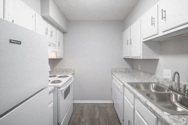 Building Photo - Spring Hill Apartments