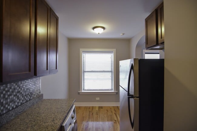 Building Photo - 555 W Arlington