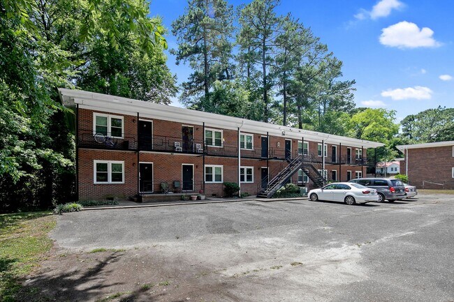 Foto del edificio - 210 Colonial Dr