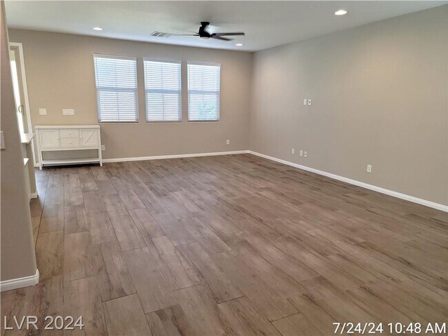 Foto del edificio - BEAUTIFUL AND MODERN OPEN-CONCEPT 3 BEDROO...