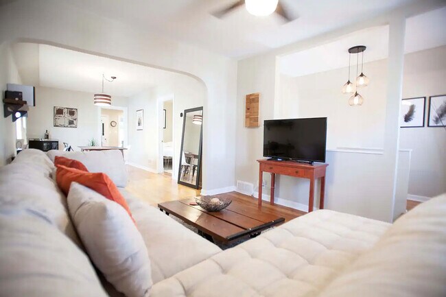 Sala de estar - 336 Circle Ave
