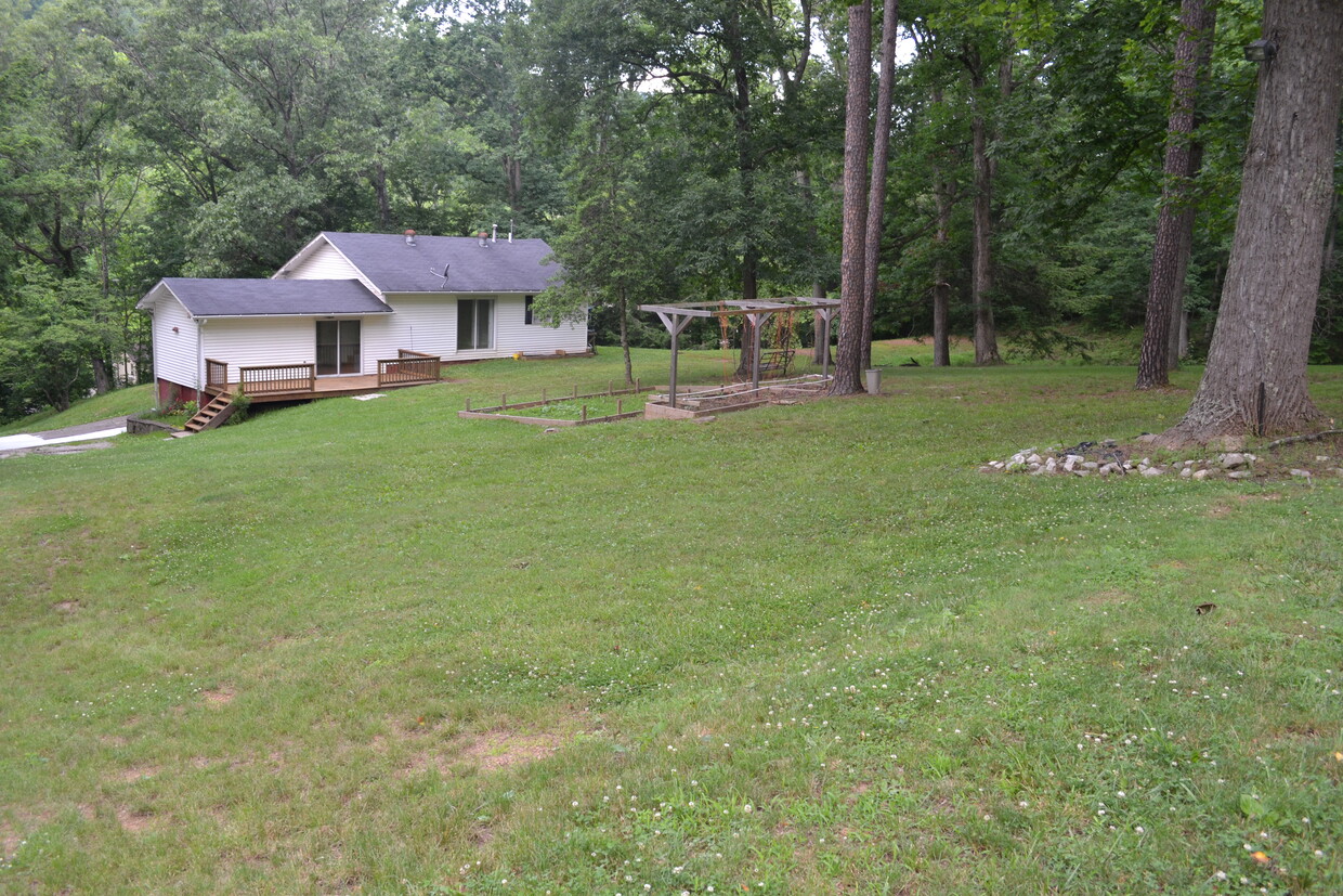 Primary Photo - 198 Rocky Step Rd