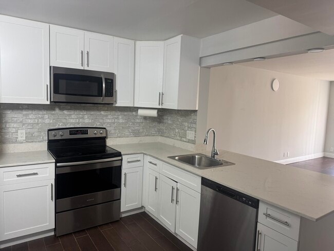 Building Photo - 4871 Arjaro Dr