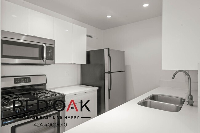 Foto del edificio - 8811 Burton Way