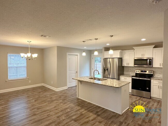 Foto del edificio - Beautiful like new Navarre home, call today!