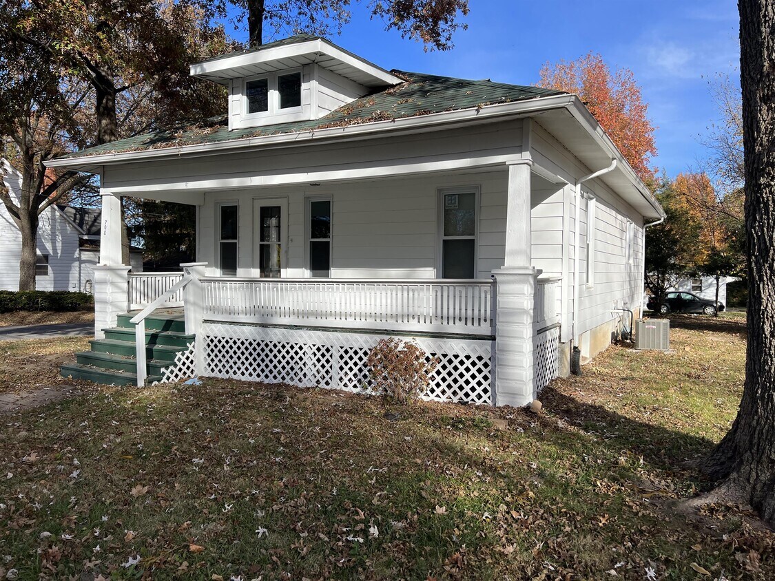 708 N Market St, Sparta, IL 62286 House Rental in Sparta, IL