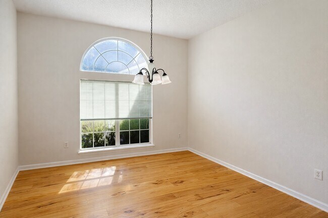 Foto del edificio - 96028 Long Is Pl