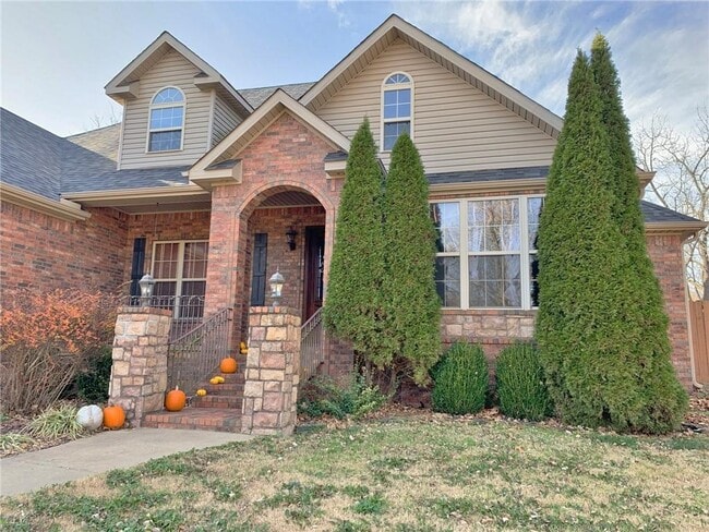Building Photo - 204 Tunbridge Dr
