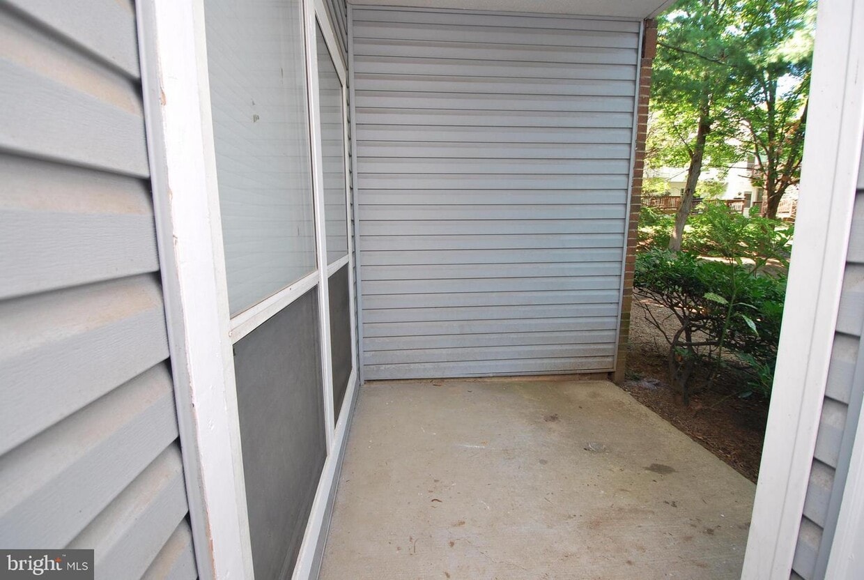 3176 Summit Square Dr Unit 4A9, Oakton, VA 22124 Condo for Rent in