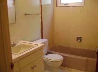 Restroom - 1233 Floribunda Ave