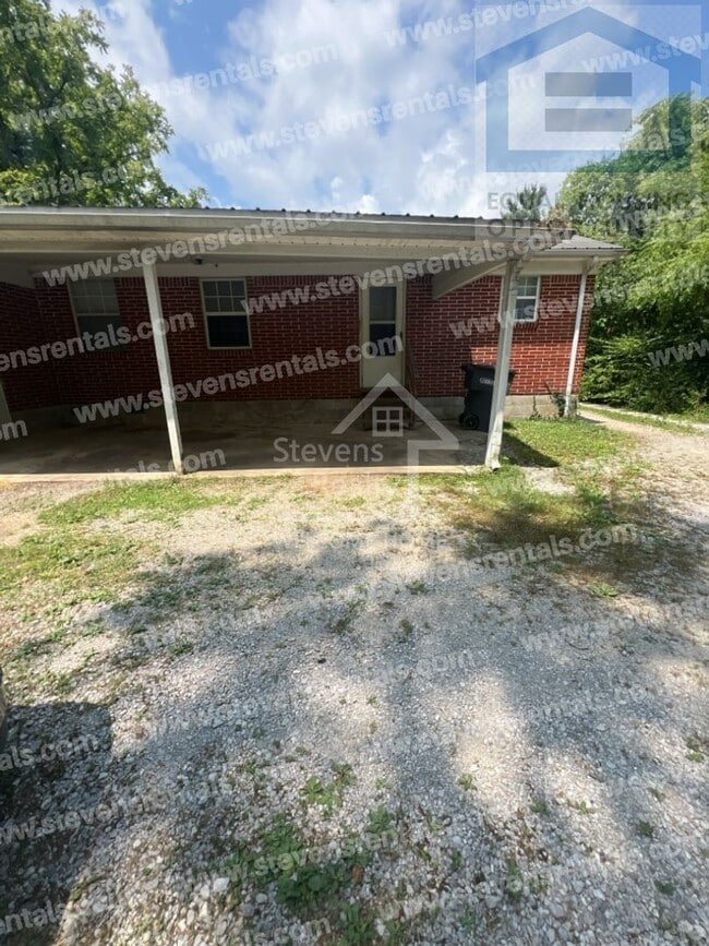Building Photo - 1215 Maddux Ave