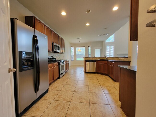 Foto del edificio - Charming & Spacious 4/BR 3/BR Home – Pet F...