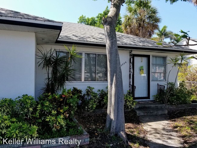 Building Photo - 2 br, 1.5 bath House - 3506 Gulf Blvd