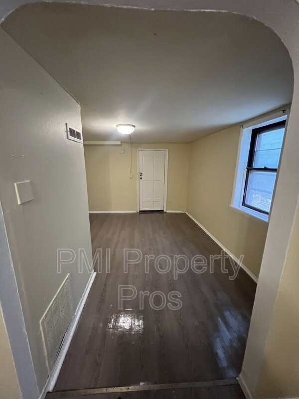 Building Photo - 2215 S 19th St