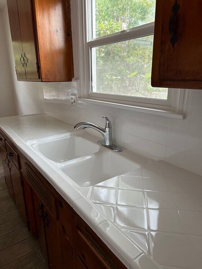 Kitchen - 4031 Van Buren Pl