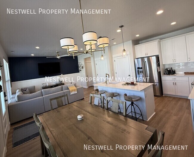 Foto del edificio - Light and Bright Daybreak Smart Townhome