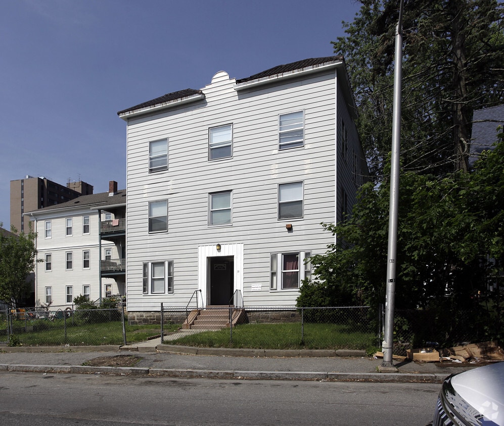 Building Photo - 71 Russell St