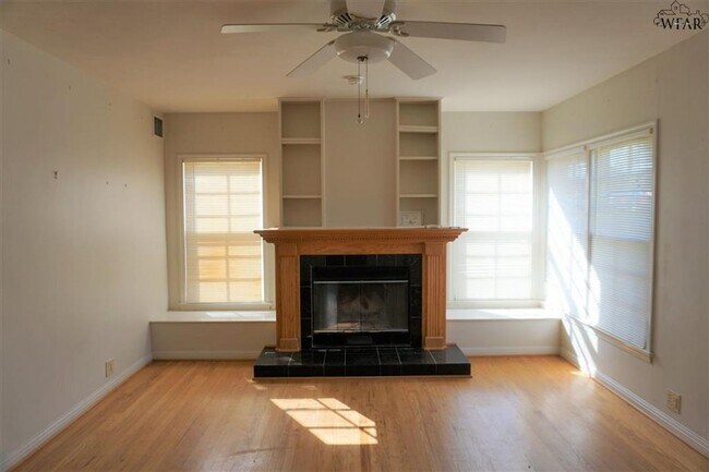 Foto del edificio - 1681 Woodrow Ave