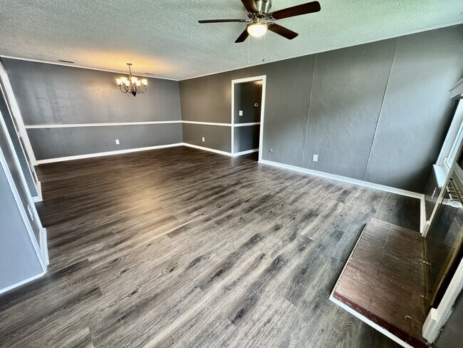 Foto del edificio - 1417 Goldfinch Ln