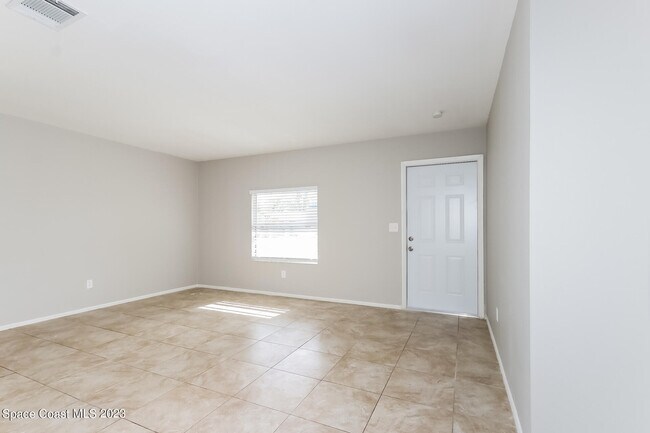 Foto del edificio - 1376 23rd Pl SW