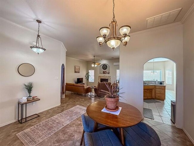 Building Photo - 2409 Saguaro Loop
