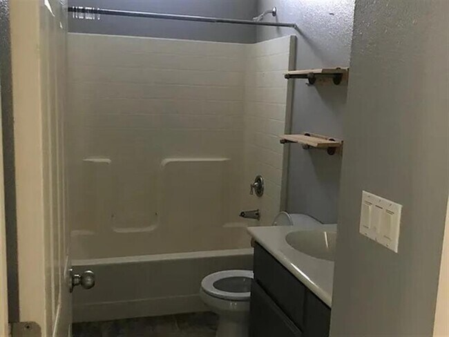 Building Photo - immaculate home