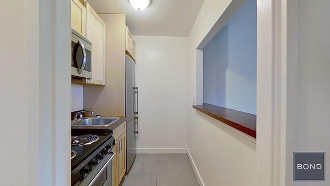 Foto del edificio - 402 E 83rd St