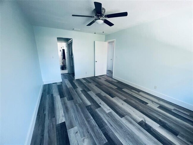 Building Photo - 275 Sunshine Dr
