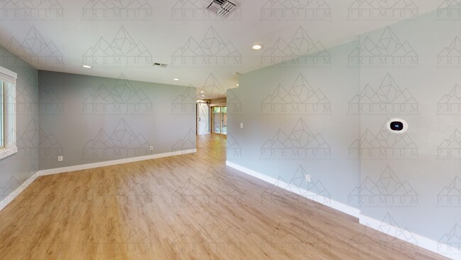 Foto del edificio - 3504 Royal Crest Dr E