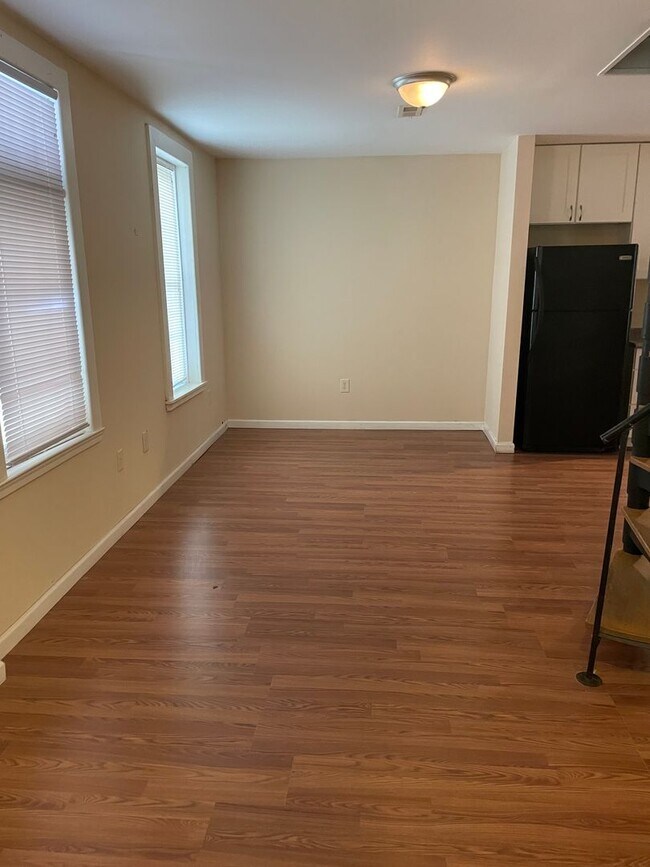 Building Photo - Available Now! Unique Detached 1 Bedroom C...