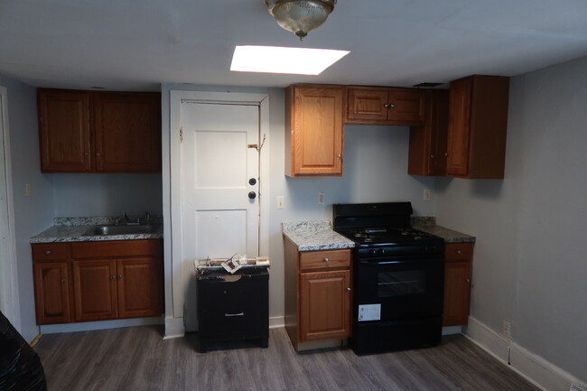 Kitchen - 168 Columbia Ave