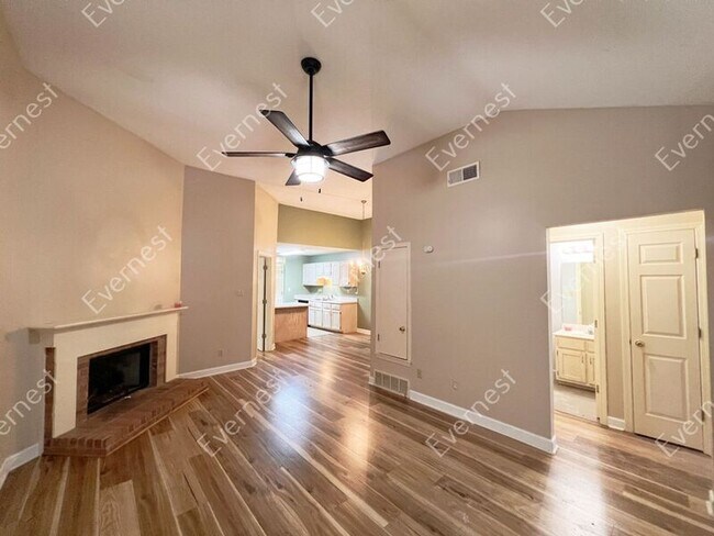 Foto del edificio - 1844 Eagle Shore Dr