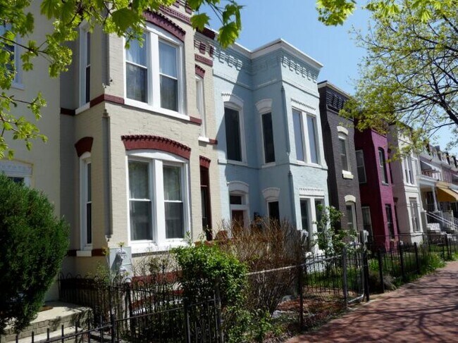 Foto del edificio - 1027 4th Street Northeast, Unit 1