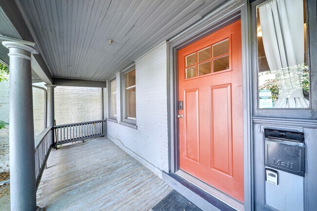 Building Photo - 2528 W 23rd Ave